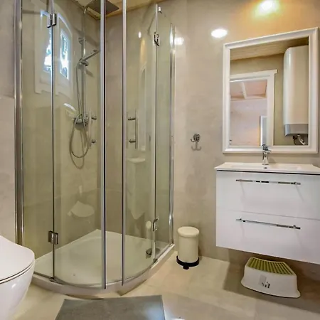 2 Bedroom Amazing In Σπίτι διακοπών *